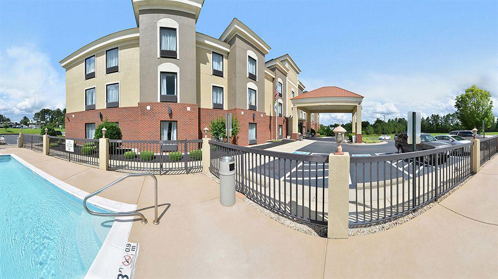 Holiday Inn Express Hotel & Suites Petersburg/Dinwiddie By Ihg Exterior foto